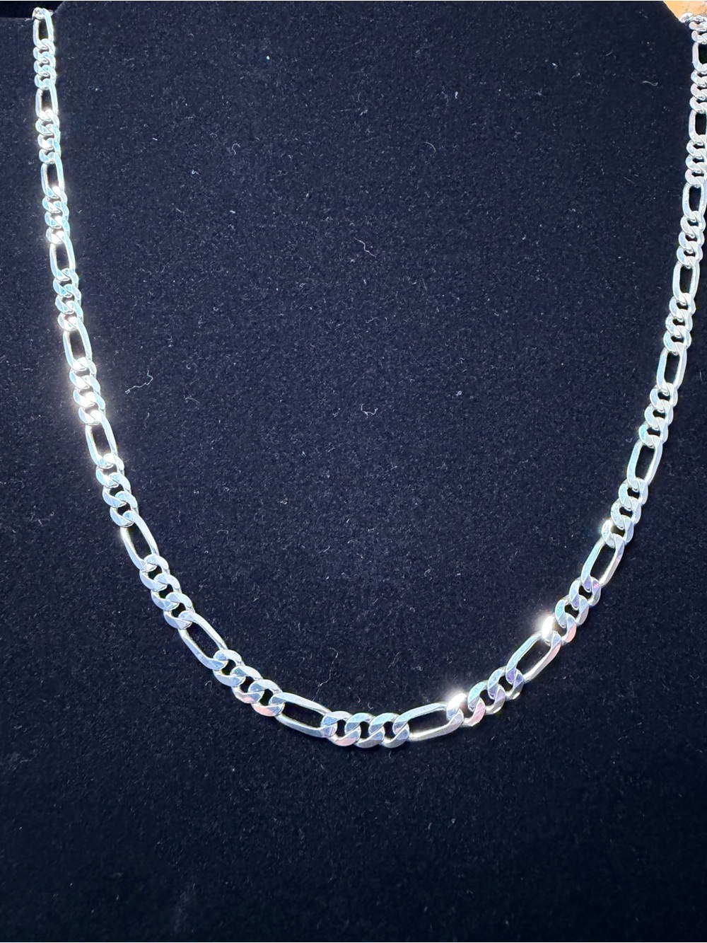 925 Stamped Sterling Silver Figaro 24in 4MM Necklace Lobster Clasp. 16g